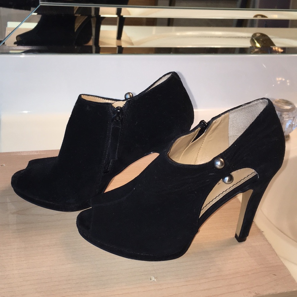 Nine West suede peep toe ankle booties. 6.